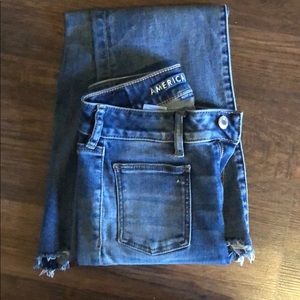American eagle cropped jeans.
